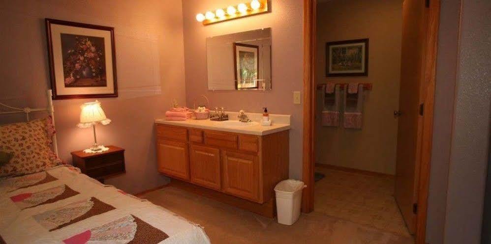 Western Pleasure Guest Ranch Sandpoint Zewnętrze zdjęcie